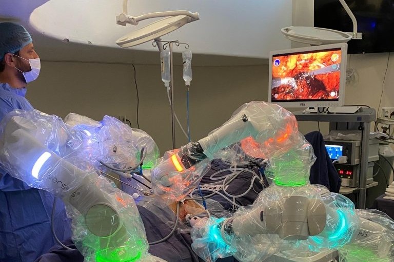 Uruguay: Hospital realizó cirugías con robot quirúrgico instalado por DeLeC Científica