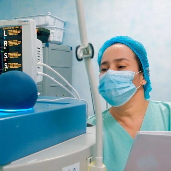 El Hospital Internacional de Colombia implementó Alexa para procedimientos quirúrgicos 