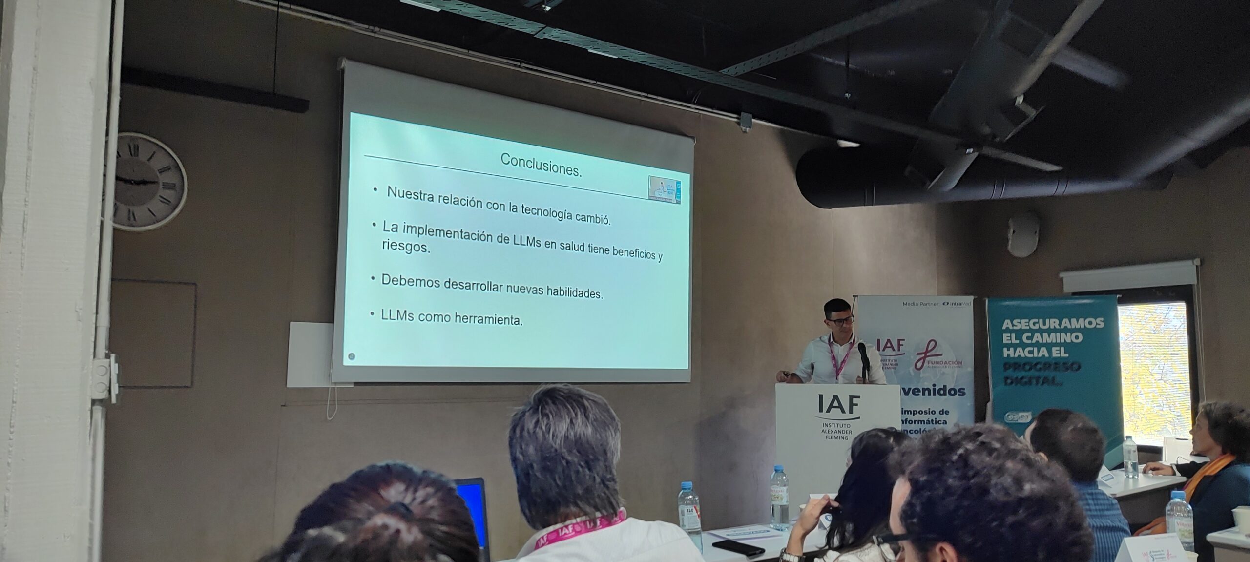SIO2025: Experiencias locales enriquecen el entrenamiento, aprendizaje y evaluación de los LLM